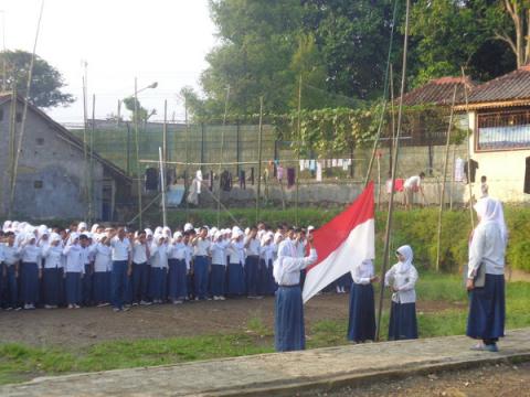 ibu pertiwi tersenyum